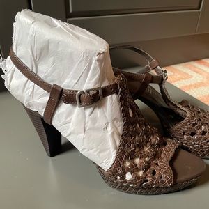 Woven leather block heel sandal